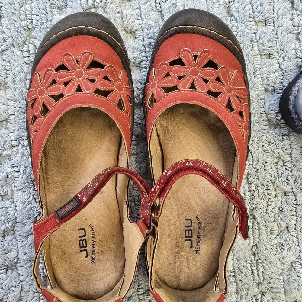 JBU Women's Red Floral Cutout Shoes